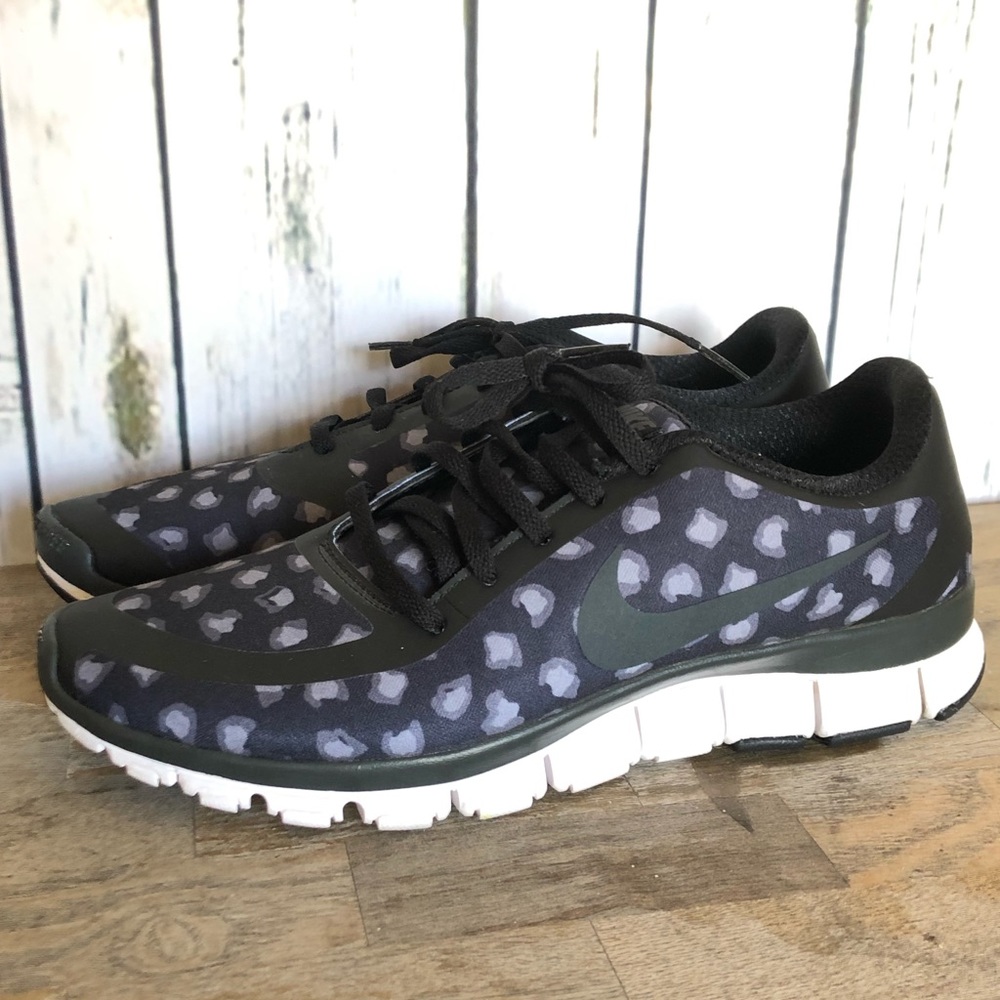 Nike Women’s Running shoes EUC - size 11
